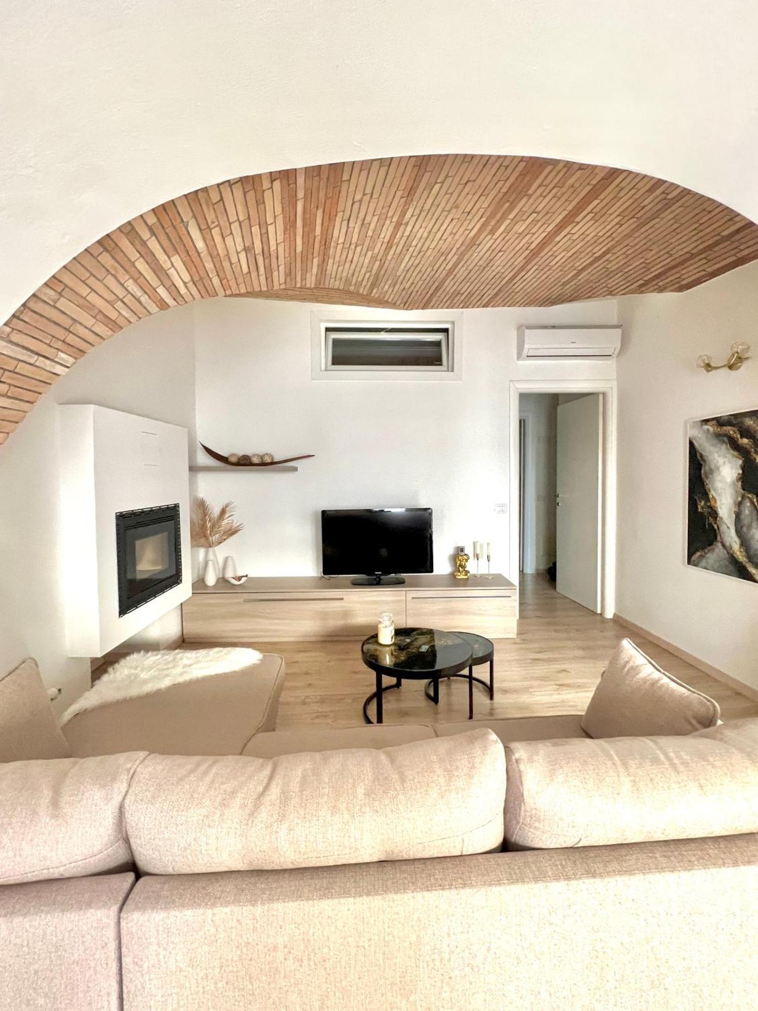 L'Arco Sul Lago • Gold Apartment Castro  Экстерьер фото