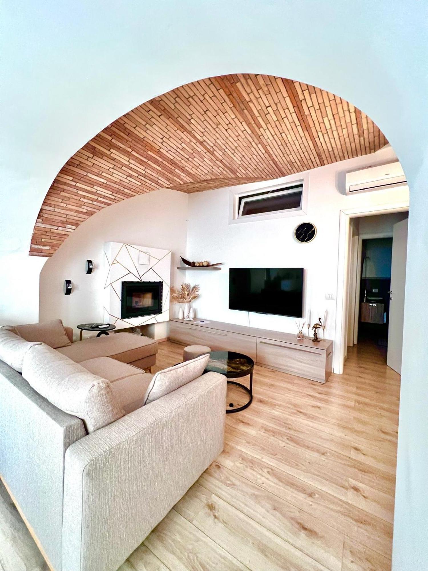 L'Arco Sul Lago • Gold Apartment Castro  Экстерьер фото